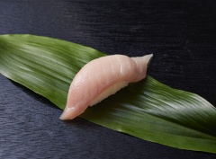 A203  ビンチョウマグロ(1貫)