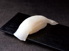 Y379  真イカ(1貫)