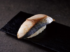 Y387  炙りしめさば(1貫)