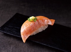 Y407  トロサーモン(1貫)